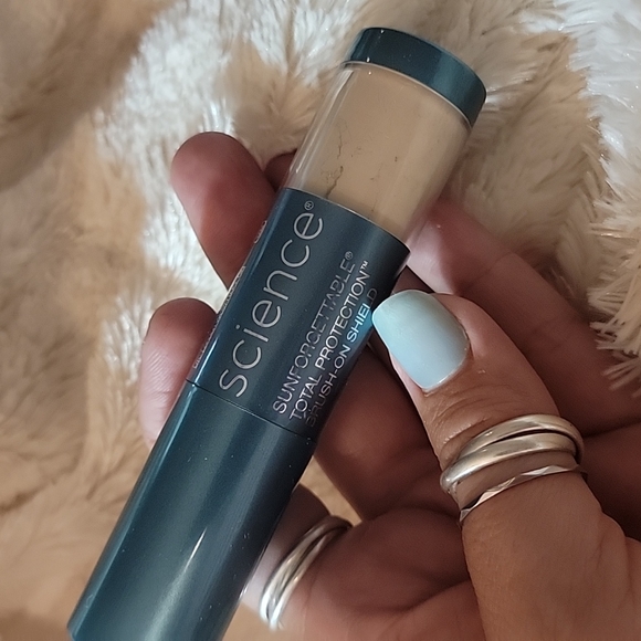 Colorescience brush on powder 50spf sunscreen - Picture 3 of 6